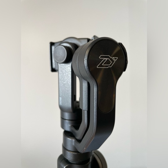 Zhiyun Smooth 4 Professional Gimbal Stabilizer for Smartphones - Picture 6 of 7